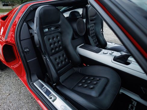 Used 2005 Ford GT RWD image 32