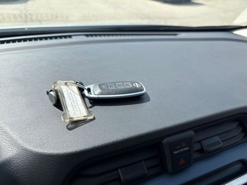 Used 2025 Nissan Versa SV FWD image 21