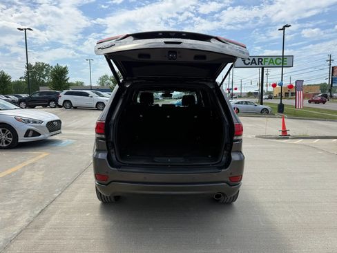 Used 2019 Jeep Grand Cherokee Altitude AWD/4WD image 12