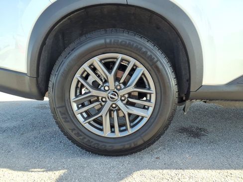 Used 2024 Nissan Rogue S FWD image 26