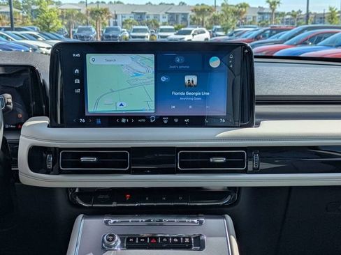 Used 2025 Lincoln Aviator 2WD image 19