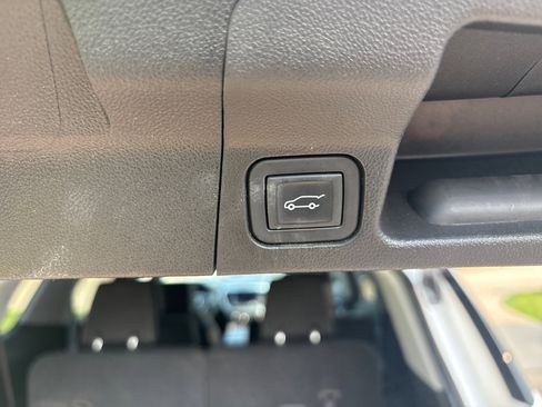 Used 2023 GMC Acadia SLE w/ Driver Convenience Package image 21