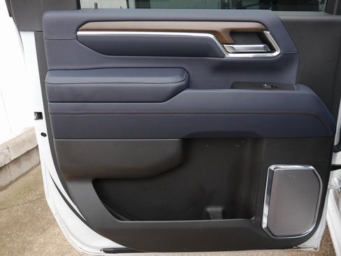 Used 2024 Chevrolet Silverado 2500 High Country w/ High Country Premium Package image 34