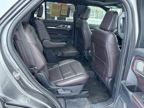 Used 2025 Ford Explorer Platinum w/ Ultimate Package image 9