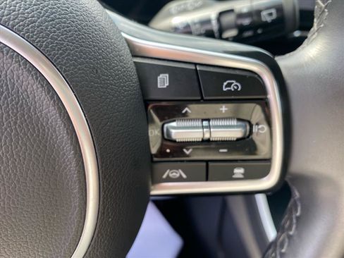 Certified 2025 Kia Carnival FWD image 18