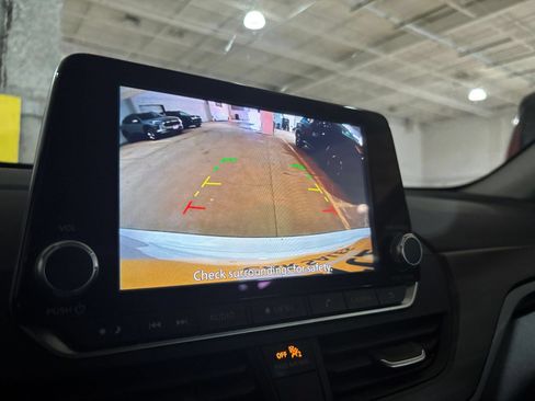 Used 2025 Nissan Altima 2.5 SV FWD image 23