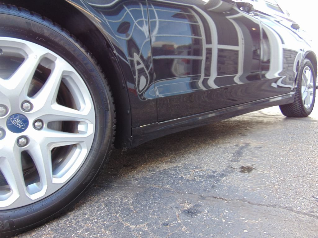 Used 2015 Ford Fusion SE FWD image 15