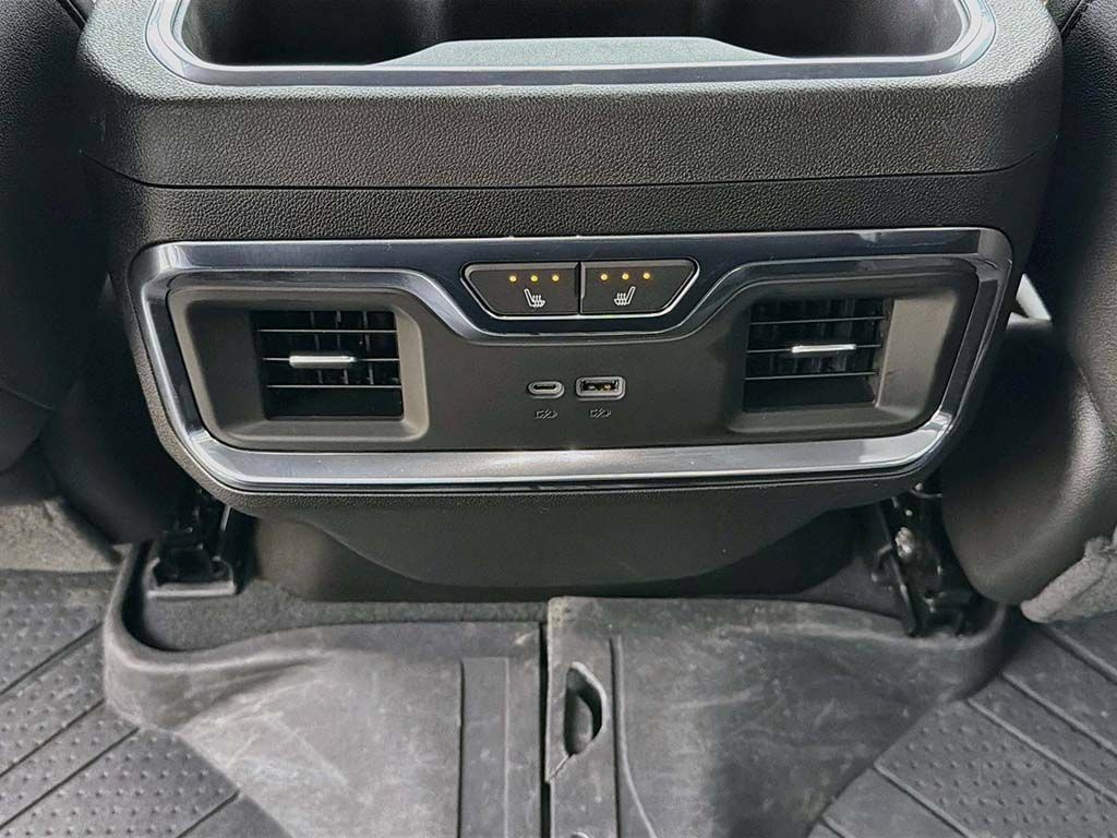 Used 2024 Chevrolet Silverado 1500 High Country w/ Technology Package AWD/4WD image 42