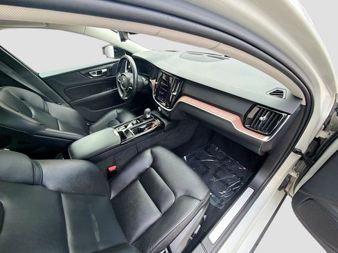 Used 2022 Volvo S60 T8 R-Design Expression w/ Advanced Package AWD/4WD image 31