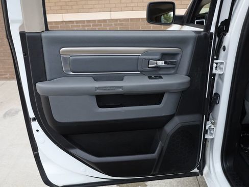 Used 2019 RAM 1500 Classic SLT image 15