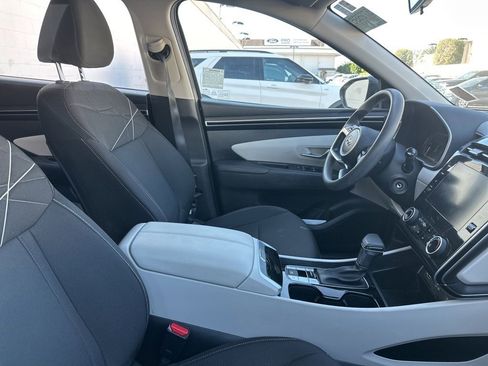Used 2022 Hyundai Tucson SE image 3