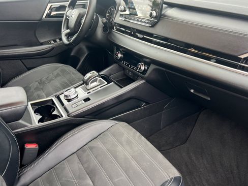 Used 2024 Mitsubishi Outlander SE image 17