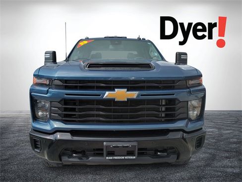 Used 2025 Chevrolet Silverado 2500 Custom w/ Custom Value Package image 9