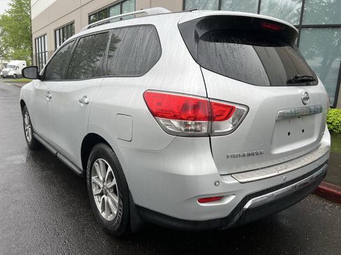 Used 2014 Nissan Pathfinder SV image 5