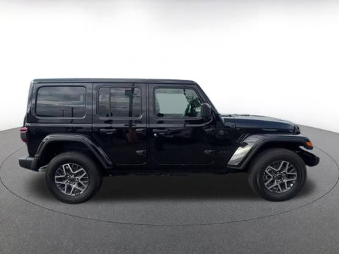 Used 2025 Jeep Wrangler Unlimited Sahara AWD/4WD image 15