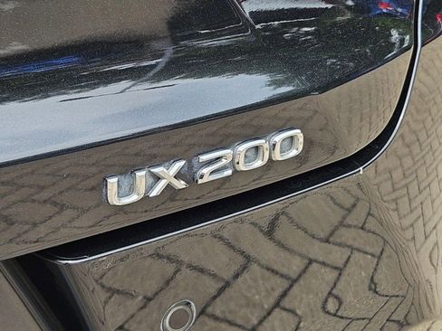 Used 2019 Lexus UX 200 w/ Premium Package image 10