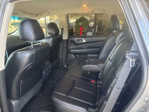 Used 2019 Nissan Pathfinder SL image 12