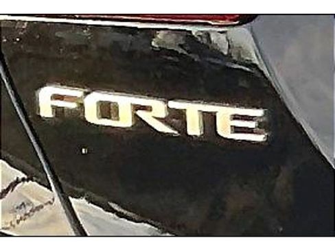 Used 2024 Kia Forte LXS w/ LXS Technology Package image 8
