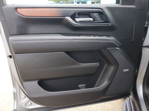Used 2025 GMC Yukon Denali AWD/4WD image 19