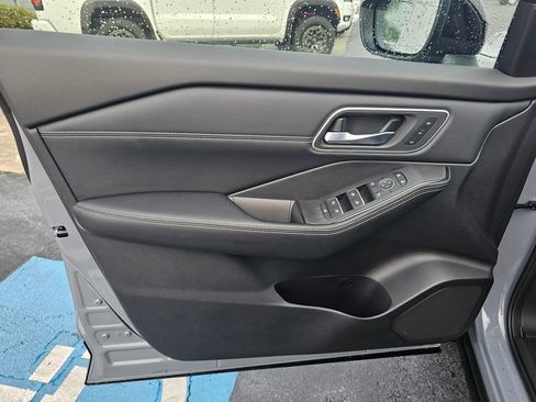 Used 2026 Nissan Rogue Platinum w/ Platinum Premium Package image 18