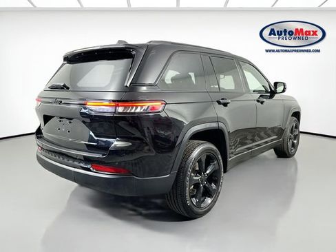 Used 2022 Jeep Grand Cherokee Altitude AWD/4WD image 2