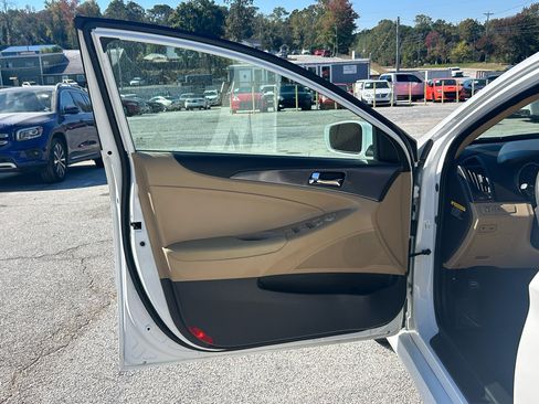 Used 2015 Hyundai Sonata Hybrid image 10