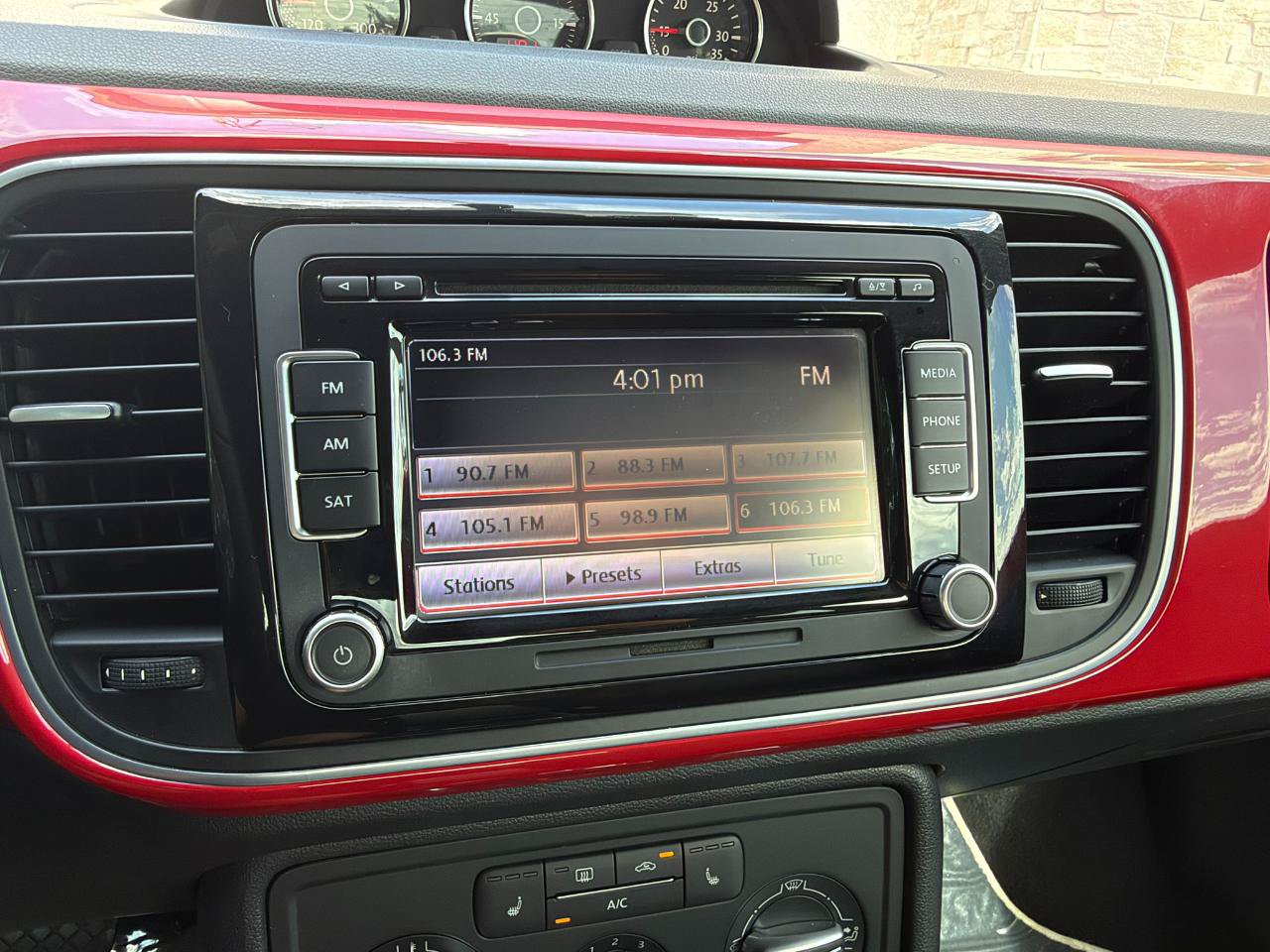 Used 2014 Volkswagen Beetle TDI FWD image 30