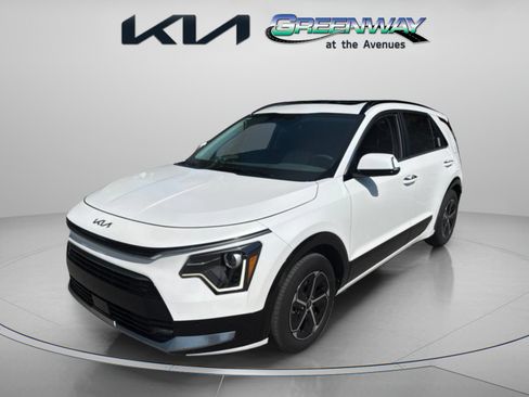 Used 2025 Kia Niro FWD image 2