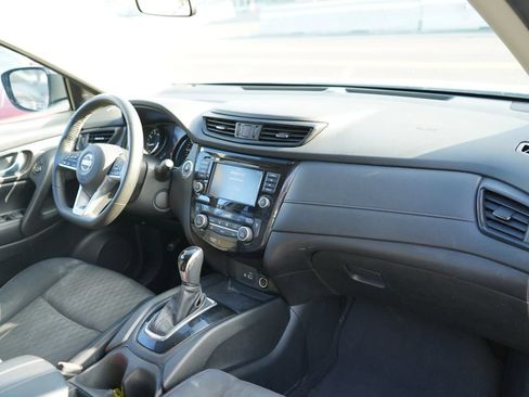 Used 2018 Nissan Rogue SV FWD image 21