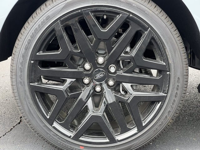 New 2026 Ford Expedition Platinum w/ Stealth Performance Package AWD/4WD image 9