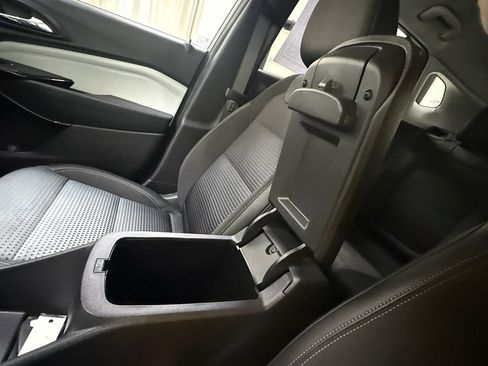 Certified 2025 Chevrolet Trax LT w/ LT Convenience Package FWD image 37