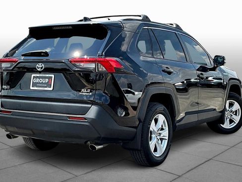 Used 2021 Toyota RAV4 XLE image 12