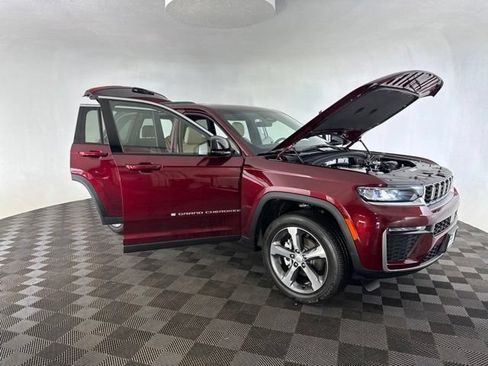 Used 2026 Jeep Grand Cherokee Limited AWD/4WD image 14