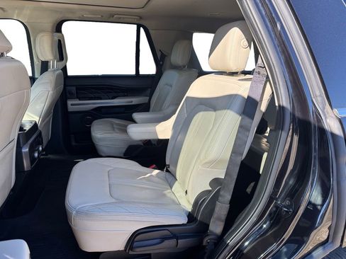 Used 2020 Ford Expedition Platinum image 16