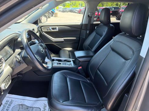 Used 2021 Ford Explorer XLT w/ Equipment Group 202A AWD/4WD image 15