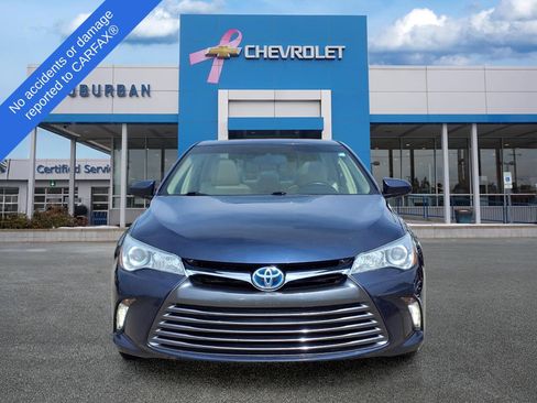 Used 2015 Toyota Camry XLE w/ Moonroof Package FWD image 2