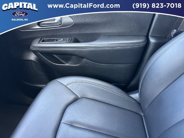 Used 2025 Chrysler Pacifica Select FWD image 28