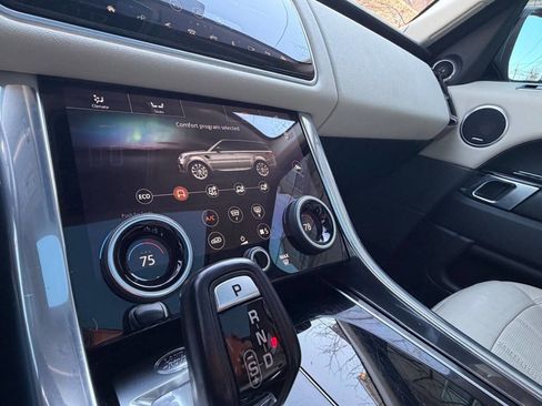 Used 2020 Land Rover Range Rover Sport HSE image 14