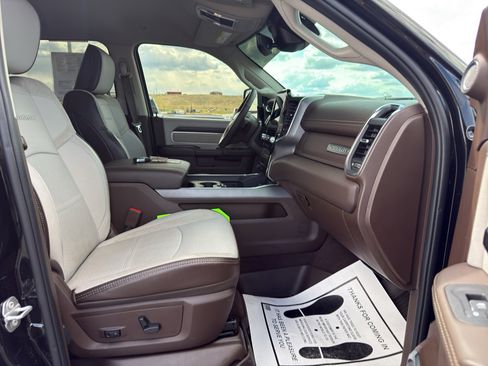Used 2025 RAM 2500 Laramie AWD/4WD image 14