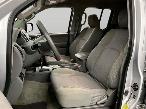 Used 2015 Nissan Frontier SV image 24