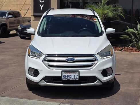 Used 2018 Ford Escape SEL FWD image 4