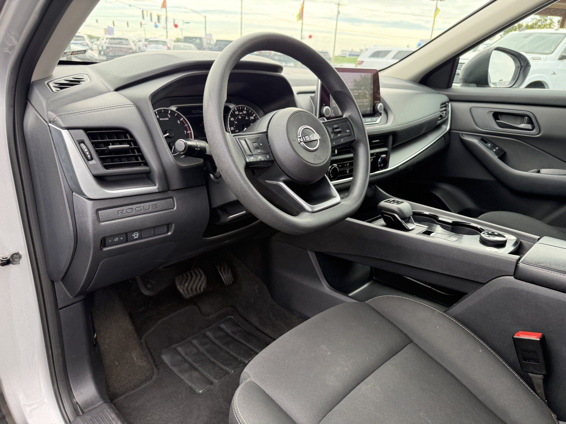Used 2024 Nissan Rogue S AWD/4WD image 17