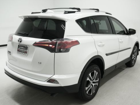 Used 2016 Toyota RAV4 LE FWD image 4