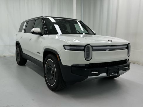 Used 2026 Rivian R1S Adventure image 1