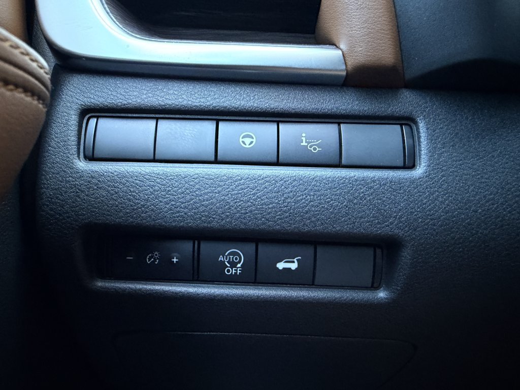 Used 2025 Nissan Rogue Platinum w/ Tech Package FWD image 26