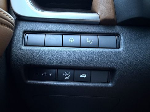 Used 2025 Nissan Rogue Platinum w/ Tech Package FWD image 26