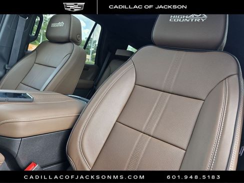 Used 2025 Chevrolet Tahoe High Country RWD image 16