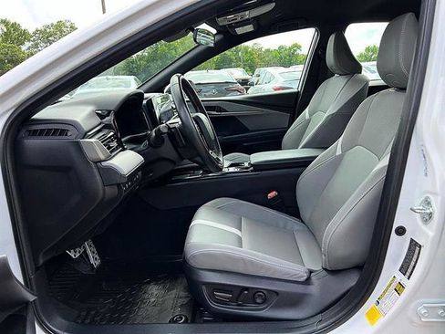 Used 2025 Toyota Camry SE FWD image 8