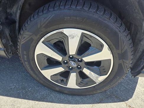 Used 2018 Subaru Forester 2.5i Premium AWD/4WD image 9