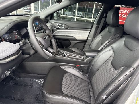 Used 2025 Jeep Compass Latitude AWD/4WD image 19